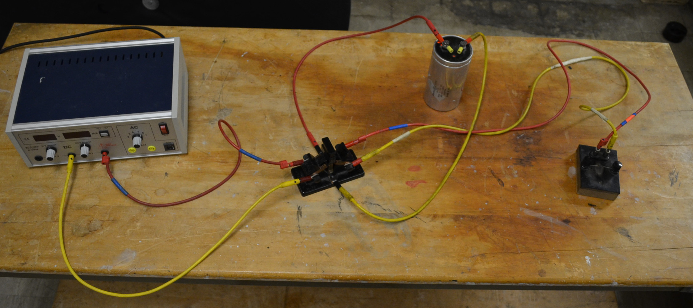 Exploding resistor demonstration setup